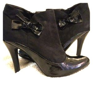 Black suede and shiny size 8 high heels